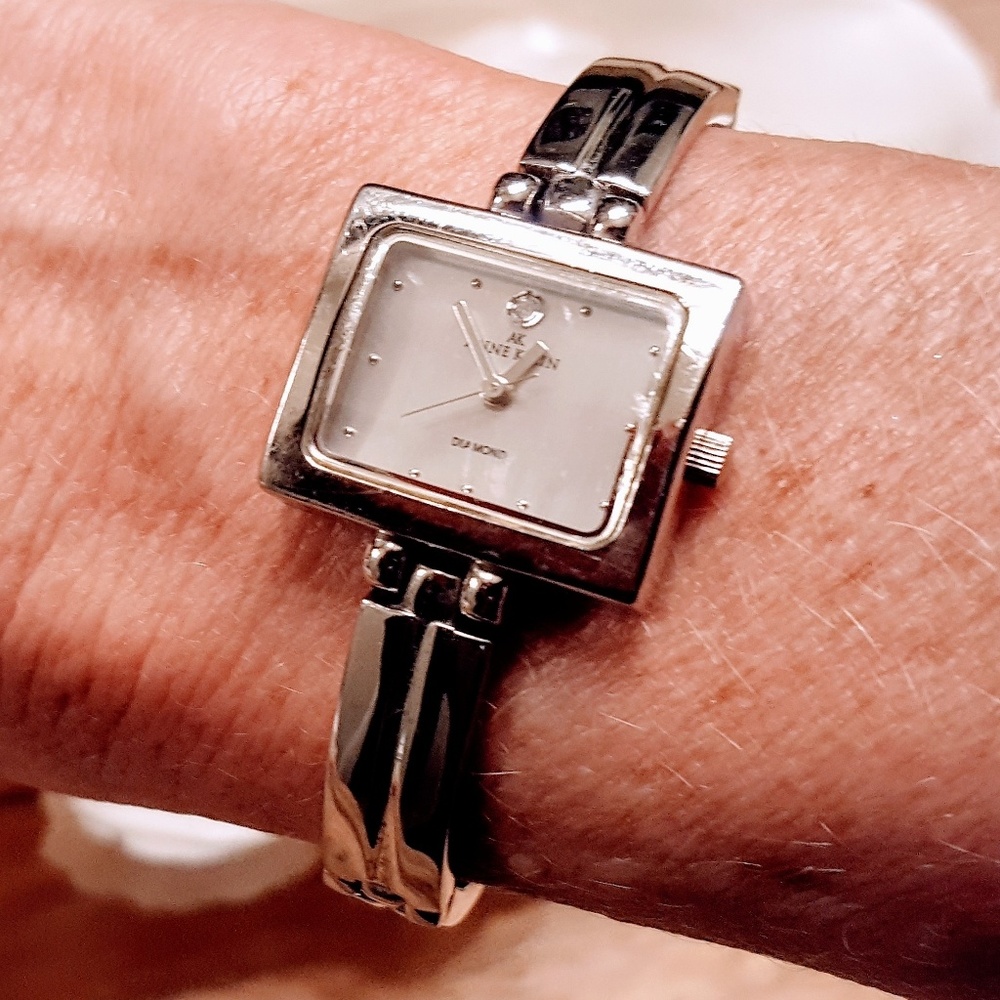 Modern lines Anne Klein Watch 💕 - Picture 5 of 8